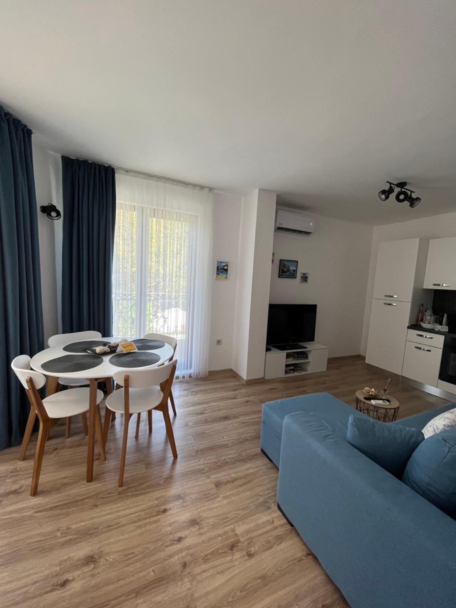 Azzurro Premium Apartment On Bulevard Bogoridi 부르가스 외부 사진